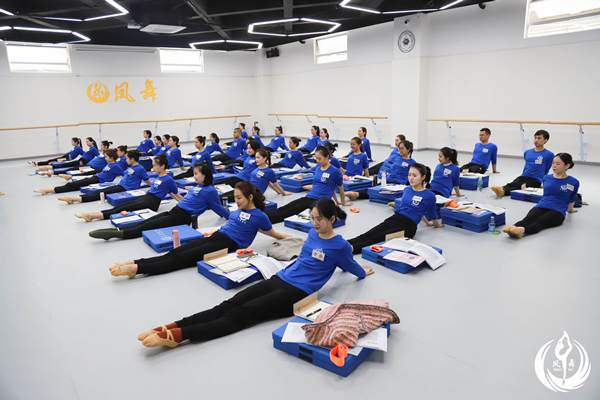 凤舞课堂中级班学员爱学习的样子，真美啊(图3)