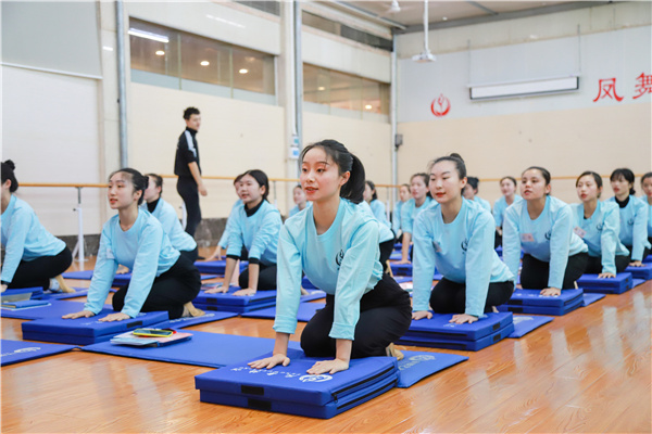 学少儿舞蹈基本功不认天分，只认你的汗水和苦练！