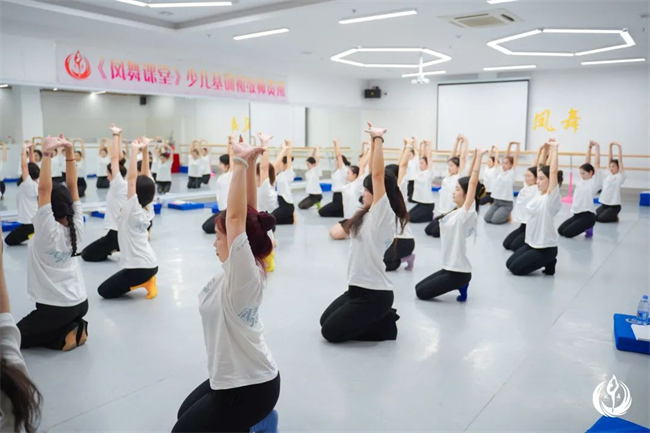 舞蹈机构汇演、比赛报名率低，怎么正确看待？