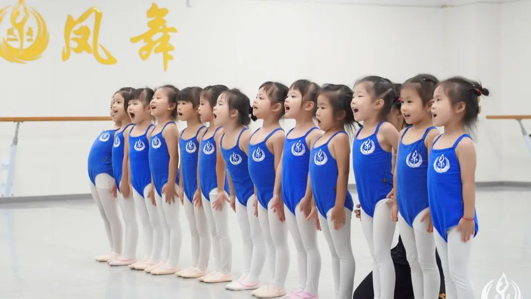 舞蹈机构“母亲节”活动策划，“一束花开的爱”