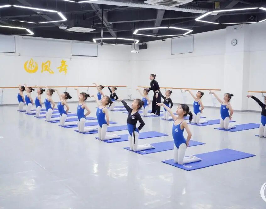 舞蹈课堂失控？如何让娃玩着收心还能衔接教学？(图1)