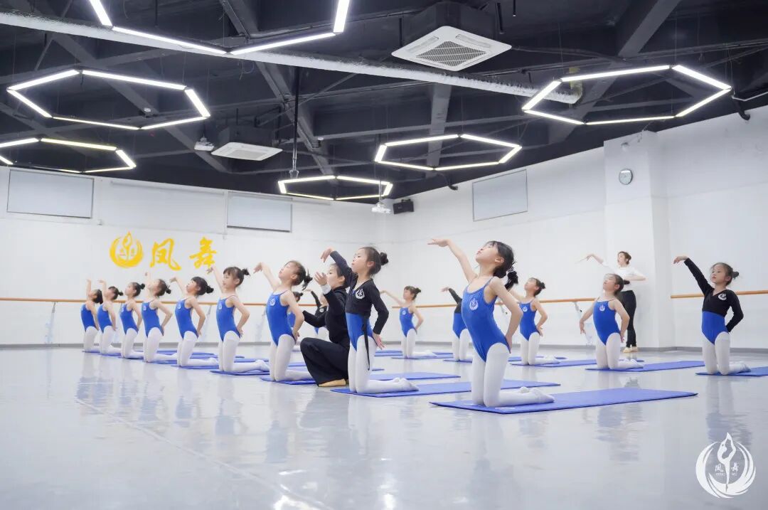 舞蹈课堂失控？如何让娃玩着收心还能衔接教学？(图2)