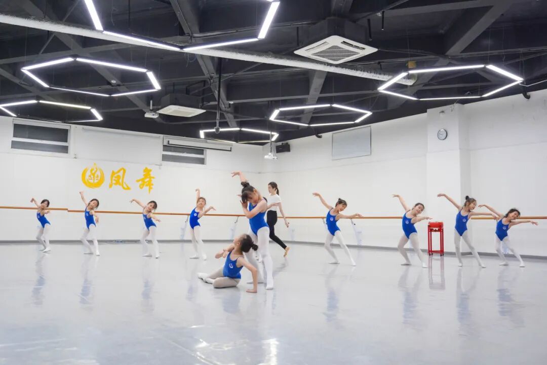 新学期家长会怎么开?(图1) f3ddc2a1-f59c-4785-a0a9-092411b9e0dd.jpg